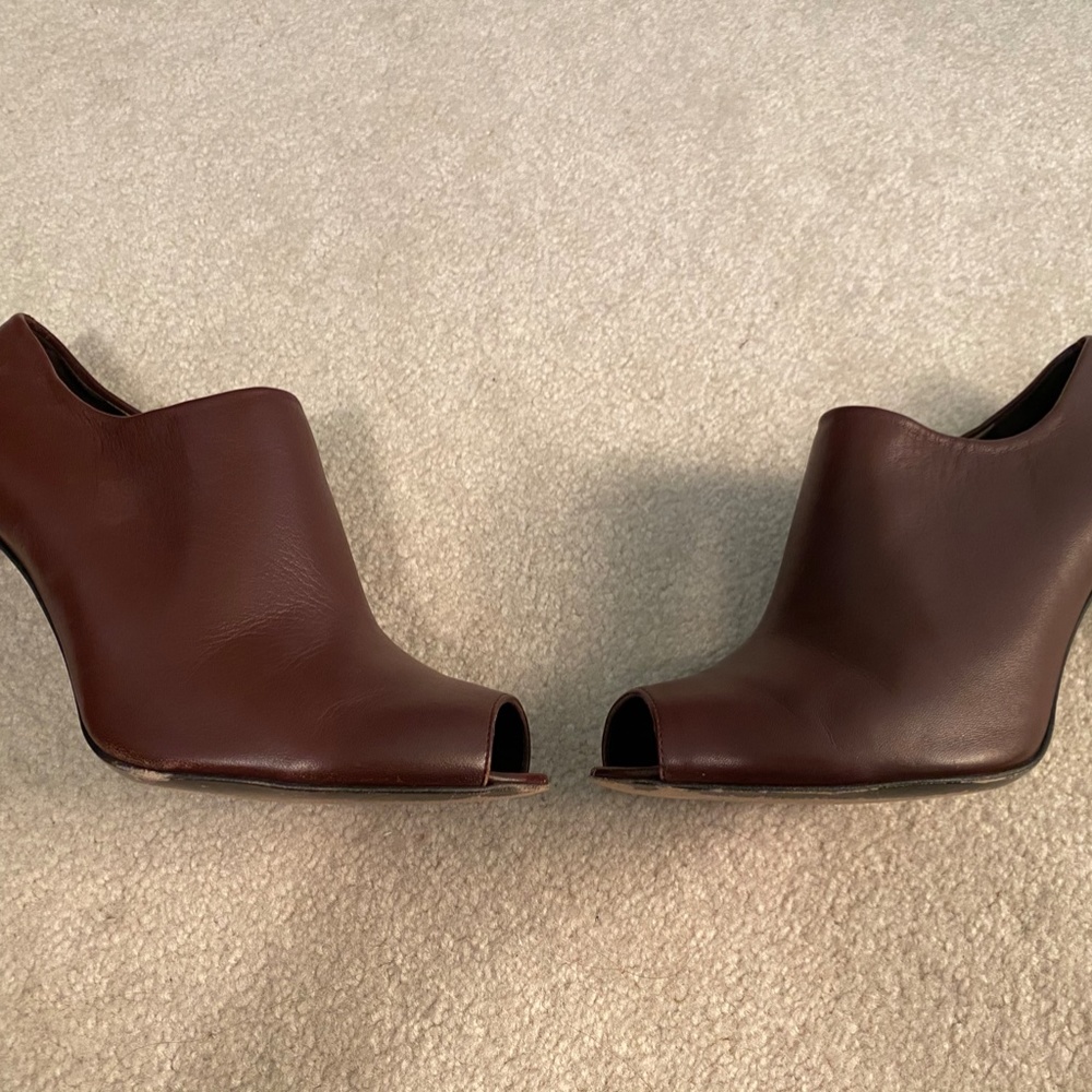 Size 39 Stuart Weitzman Open Toe Booties - image 3